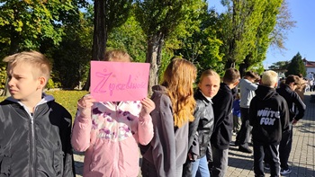 ZSP2 16 przeciw przemocy i hejtowi! Nasz Łańcuch Życzliwości wokół szkoły